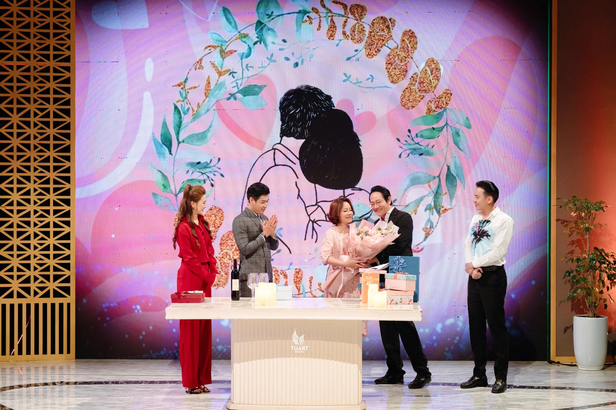 Chương trình hé mở nhiều câu chuyện cảm xúc về hành trình 26 năm bên nhau của 2 vợ chồng NSƯT Hoàng Hải - Thu Tuyết.