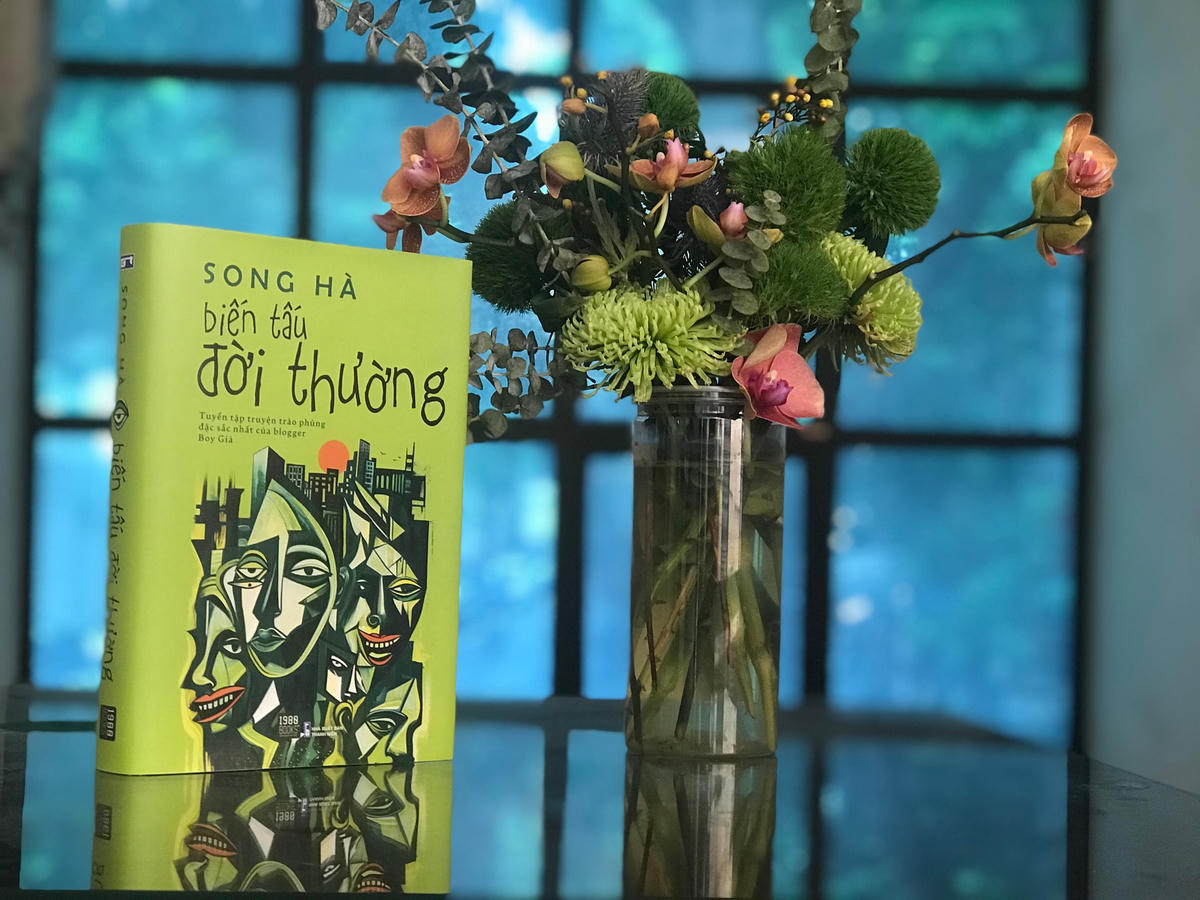 "Biến tấu đời thường" do NXB Thanh niên và Công ty TNHH Văn hóa và Truyền thông 1980 Books ấn hành.