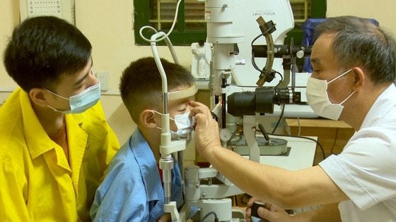 Khi bị đau mắt đỏ, người bệnh nên tới ngay các cơ sở y tế chuyên khoa để được điều trị kịp thời.