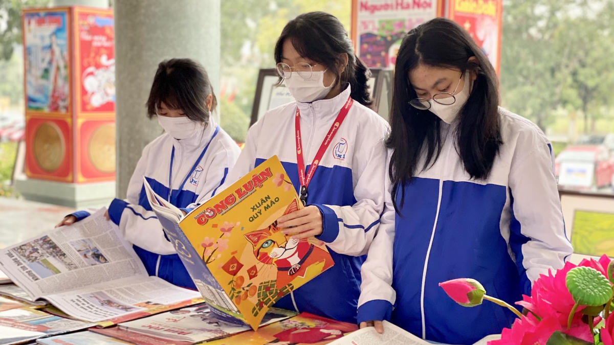 Thông qua Hội báo Xuân, nhiều học sinh bày tỏ việc sẽ chăm chú đón đọc thông tin trên báo giấy và báo điện tử nhiều hơn.