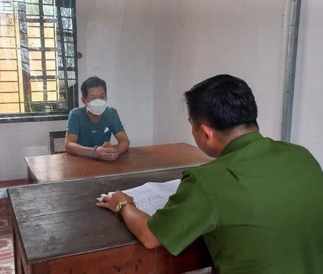 Đối tượng Duy sau khi bị bắt.