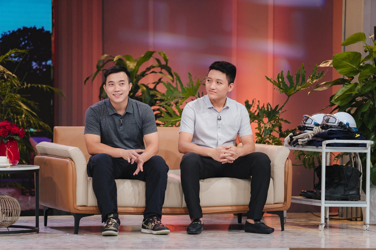 Thượng úy Hoàng và Thượng úy Quân đều trải qua nhiều năm công tác trong lực lượng phòng cháy chữa cháy.