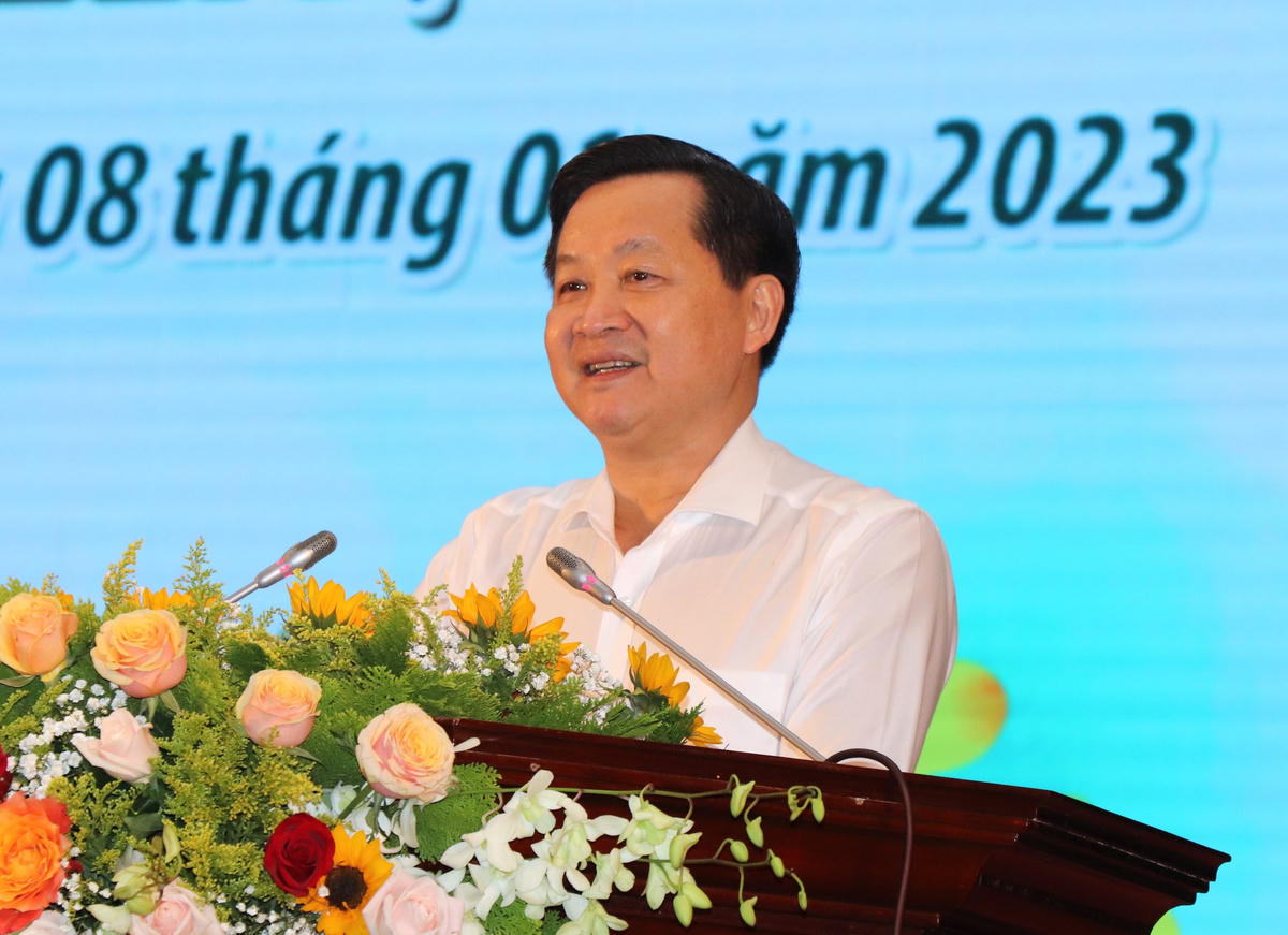 Phó Thủ tướng Chính phủ Lê Minh Khái phát biểu và chúc Tết hộ gia đình và công nhân lao động có hoàn cảnh khó khăn trên địa bàn tỉnh Cà Mau.