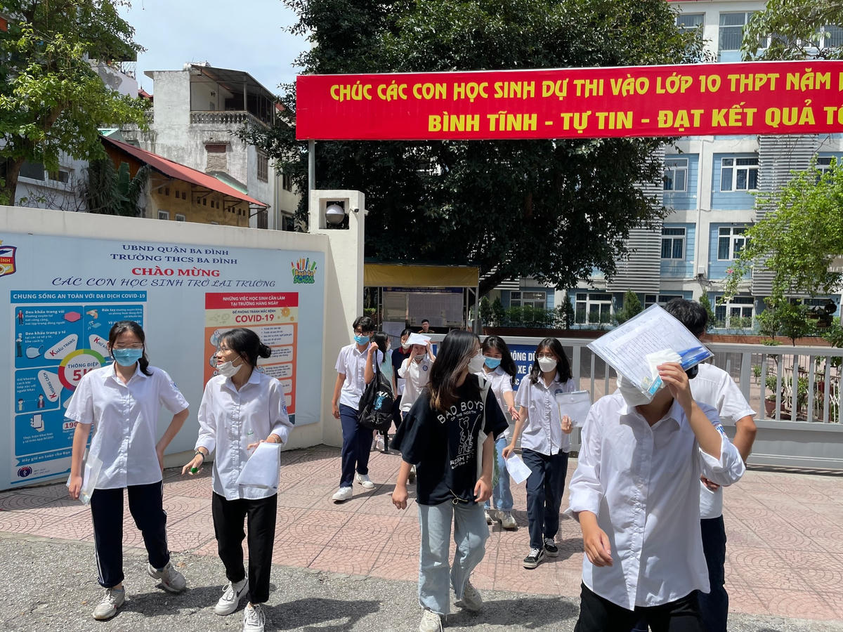 Thí sinh dự thi vào lớp 10 chuyên tại Hà Nội ngày 20/6.