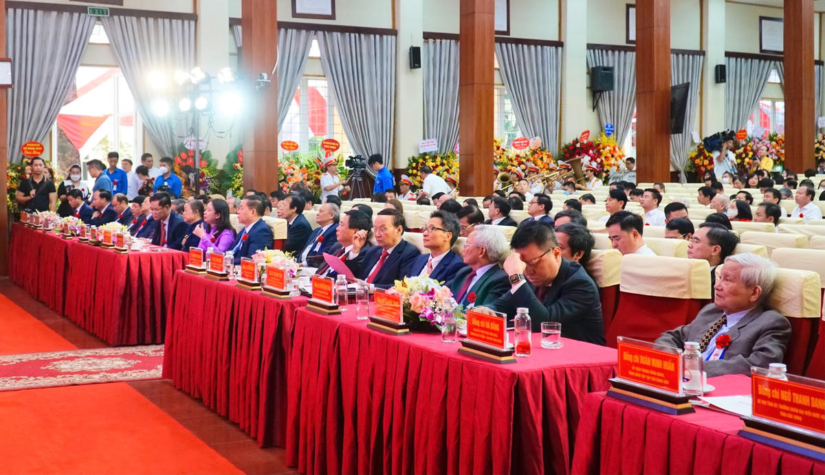 Đại biểu đến tham dự buổi lễ. 