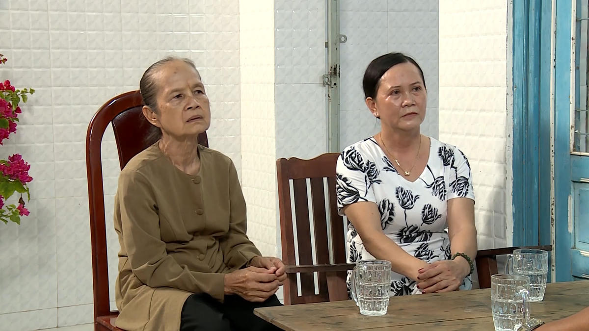 Người thân nghẹn ngào nhớ lại quá khứ đầy tự ti, mặc cảm của Thùy Trang. 
