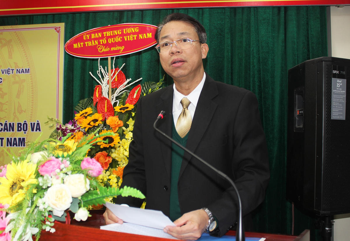 TS Lê Mậu Nhiệm, Giám đốc Trung tâm Bồi dưỡng cán bộ và Nghiên cứu khoa học MTTQ Việt Nam báo cáo kết quả hoạt động sau 10 năm thành lập.