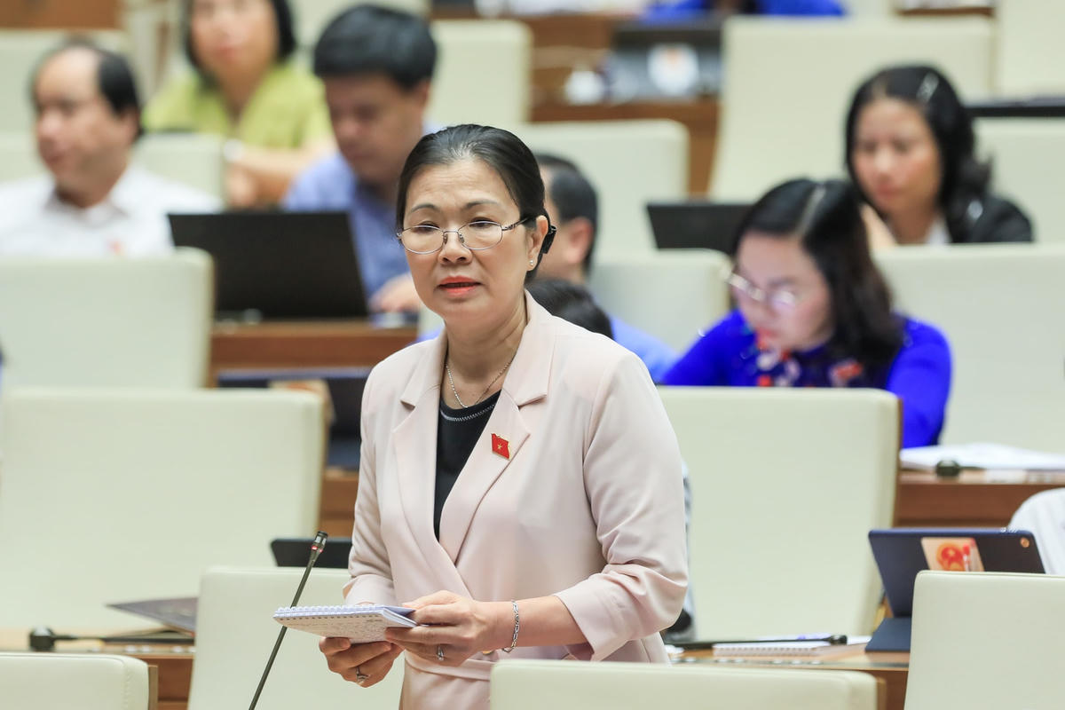 Phó Chủ tịch UBTƯ MTTQ Việt Nam Trương Thị Ngọc Ánh (ĐBQH đoàn Cần Thơ) phát biểu tại buổi thảo luận. Ảnh: Quang Vinh.