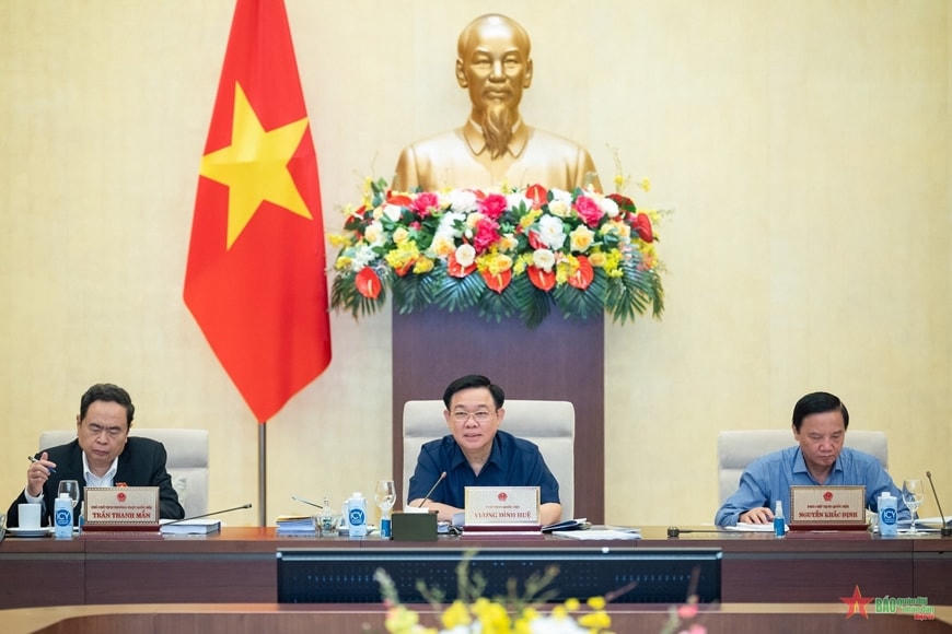 Chủ tịch Quốc hội Vương Đình Huệ chủ trì phiên họp. Ảnh: P.Thắng.