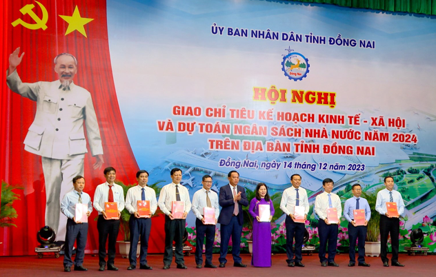 anh-bai-tren.png