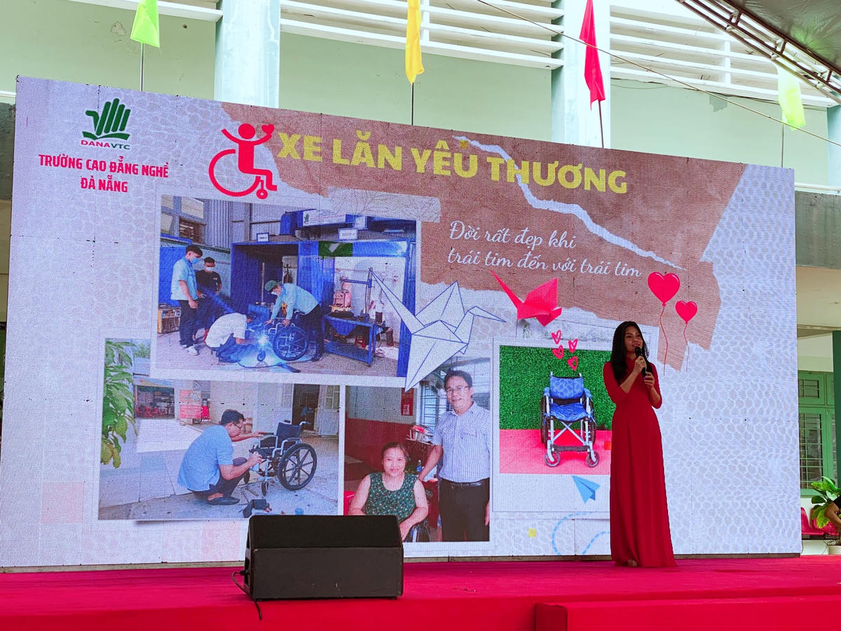 Thuyết minh về sản phẩm Xe lăn yêu thương.