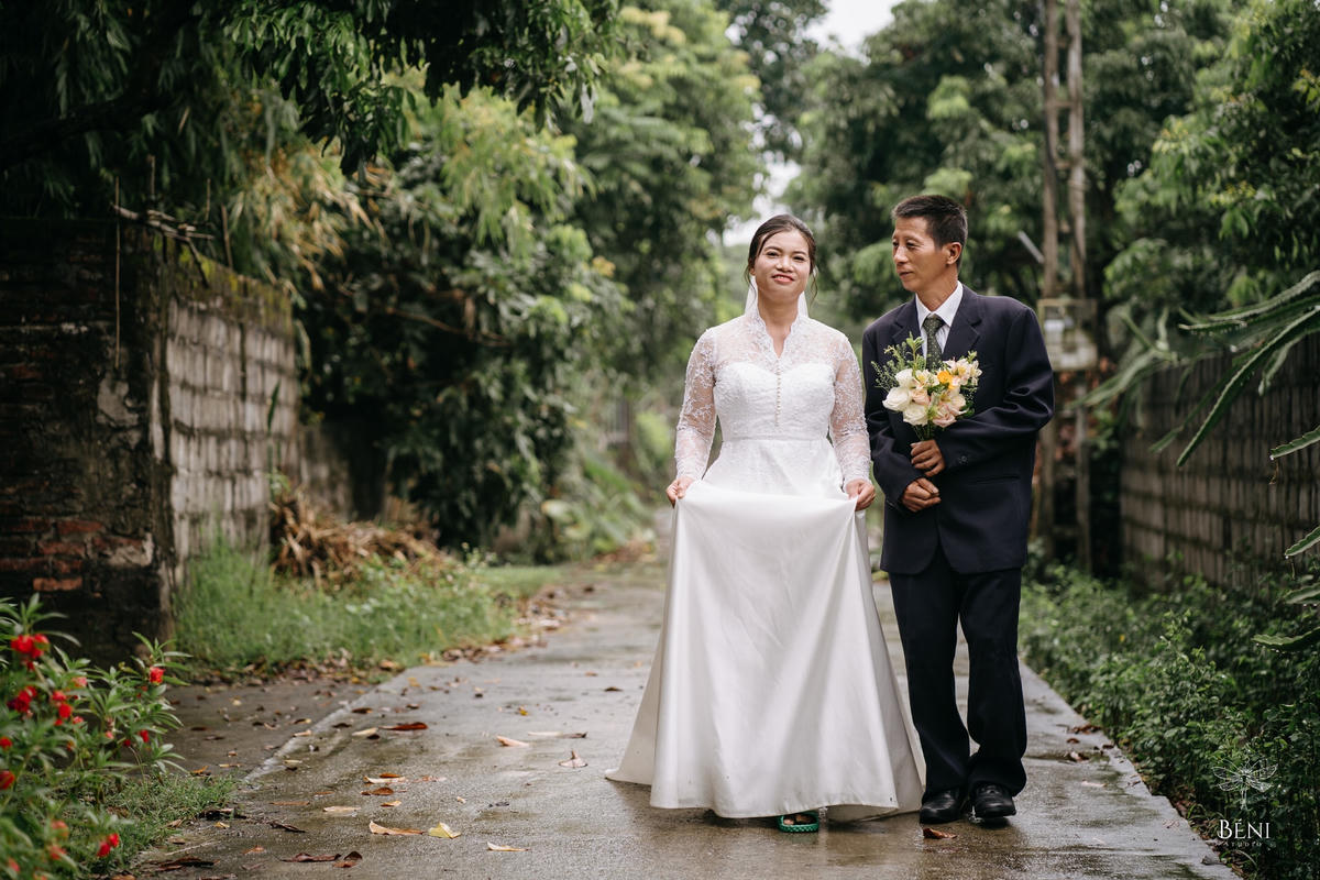 Bộ ảnh cưới sau hơn 20 năm về chung nhà của chị Quy và chồng. 