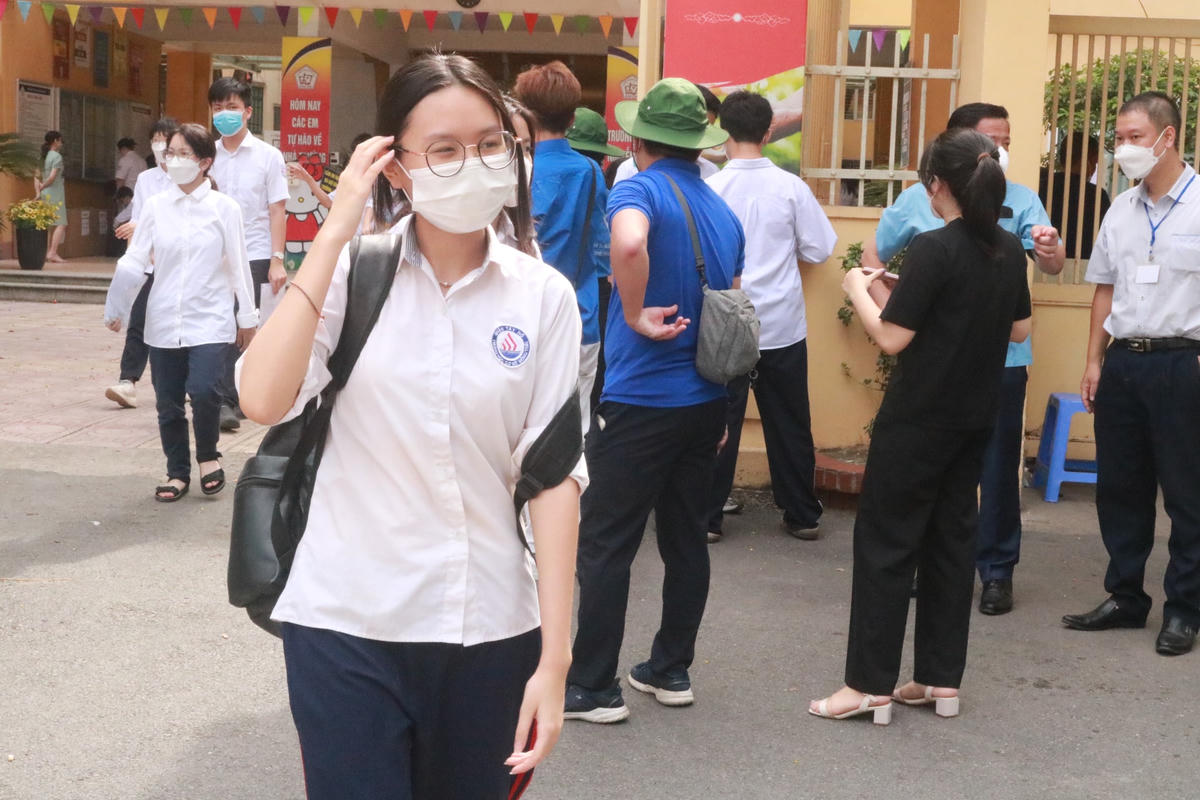 Thí sinh tại kỳ thi tuyển sinh vào lớp 10 THPT công lập tại Hà Nội năm 2022.
