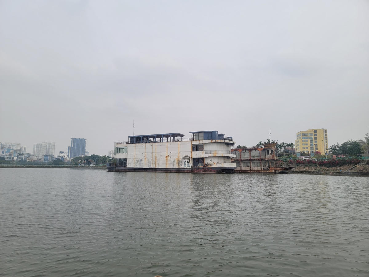 Cận cảnh 4 con 'tàu ma' cuối cùng còn sót lại ở Hồ Tây