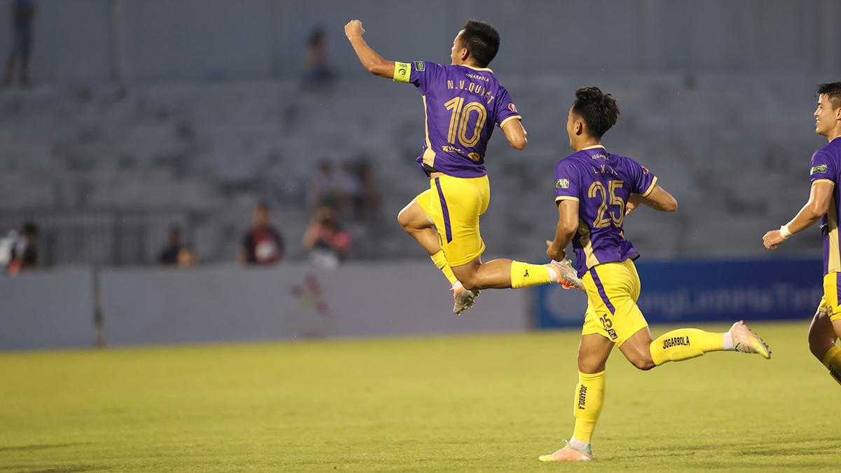 Hà Nội FC đã chính thức chiếm lấy ngôi đầu V-League sau vòng đấu thứ 9.