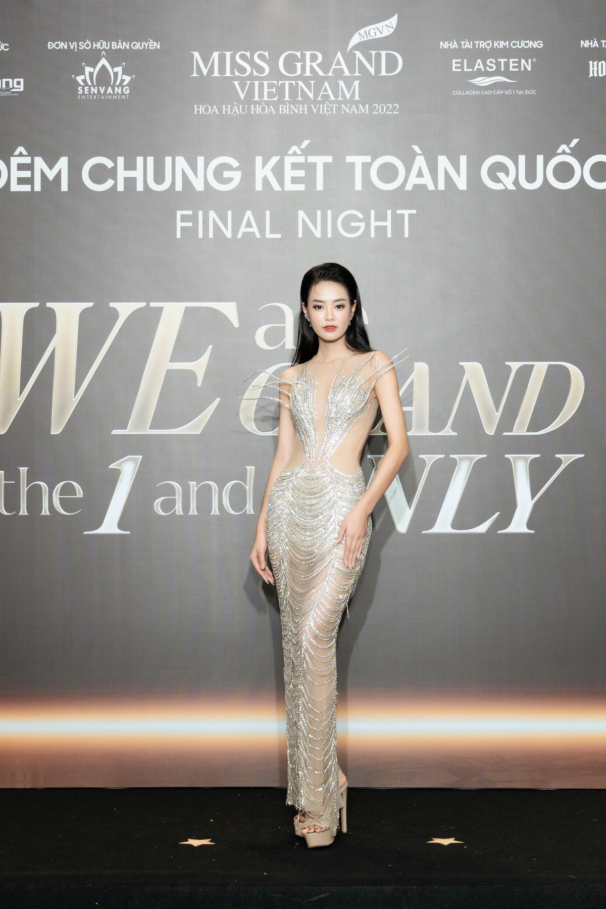 Top 10 Miss World Vietnam 2022 Bùi Khánh Linh diện váy bó sát, khoe đường cong nóng bỏng.
