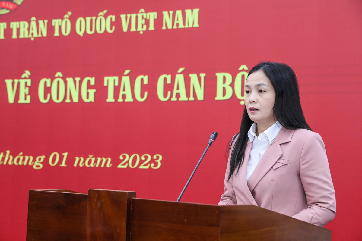 Bà Nông Thị Mai Huyền phát biểu nhận nhiệm vụ.