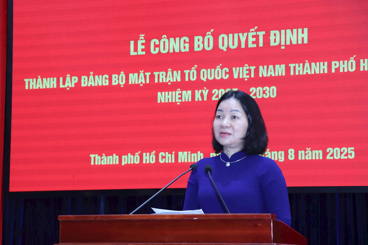 Bà Trương Thị Bích Hạnh - Phó Chủ tịch Thường trực Ủy Mặt trận Tổ quốc Việt Nam TPHCM được chỉ định làm Bí thư Đảng ủy Mặt trận Tổ quốc Việt Nam thành phố. Ảnh Q.Đ.