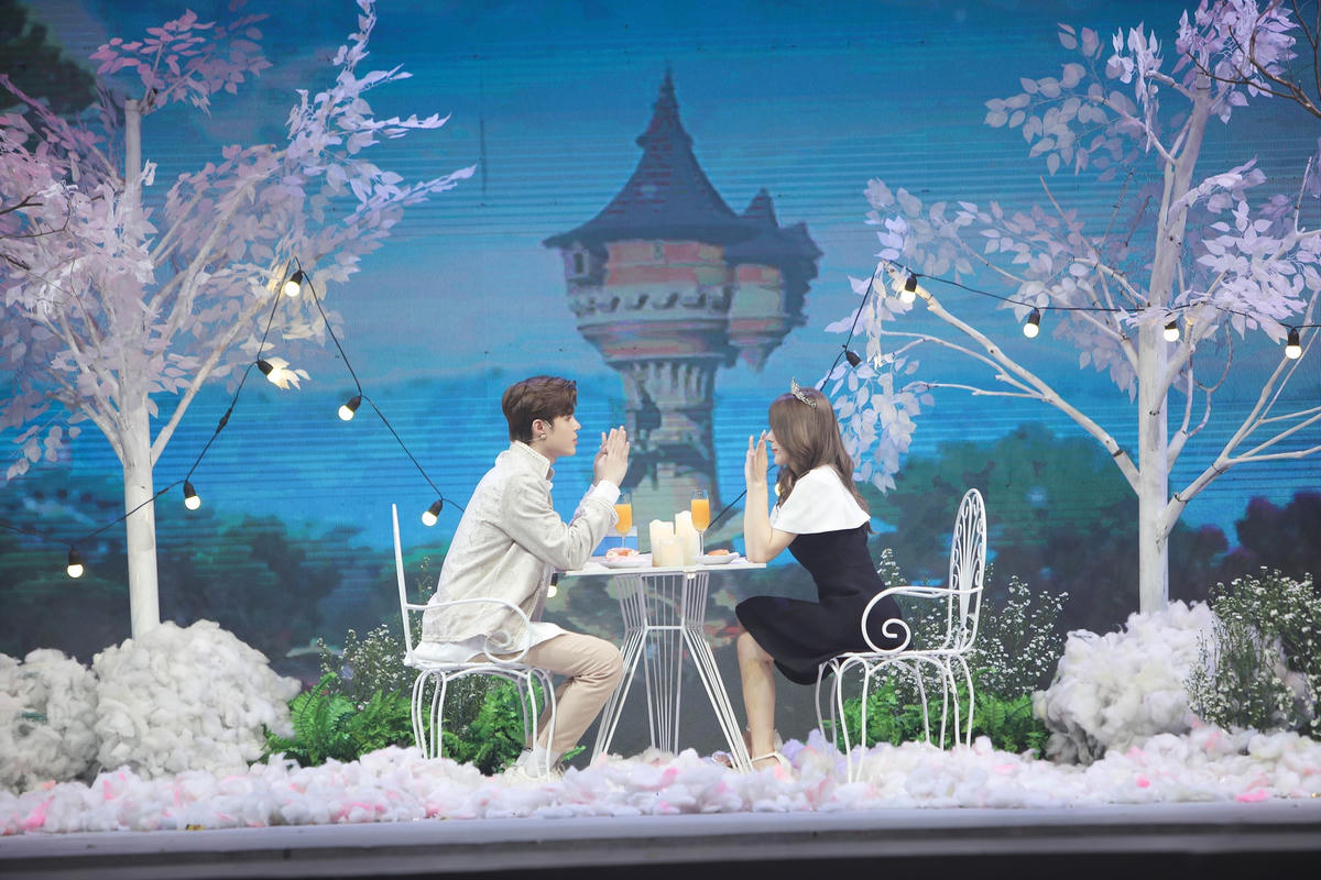 Dù từ chối Duy An, nhưng Luna vẫn cho 2 người một cơ hội để tìm hiểu thêm về nhau với tư cách bạn bè. Ảnh: Perfect Universe.