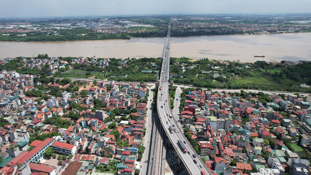  Chiều dài toàn cầu tính theo đường sắt (tầng dưới) hơn 5,5 km, tính theo đường ô tô (tầng trên) hơn 3,1 km, theo đường xe thô sơ hơn 2,6 km.