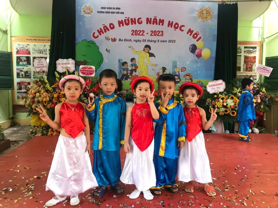 Năm nay, Lễ khai giảng của Trường Mầm non Tuổi hoa, các bé tự chuẩn bị tiết mục văn nghệ biểu diễn trong ngày lễ quan trọng.