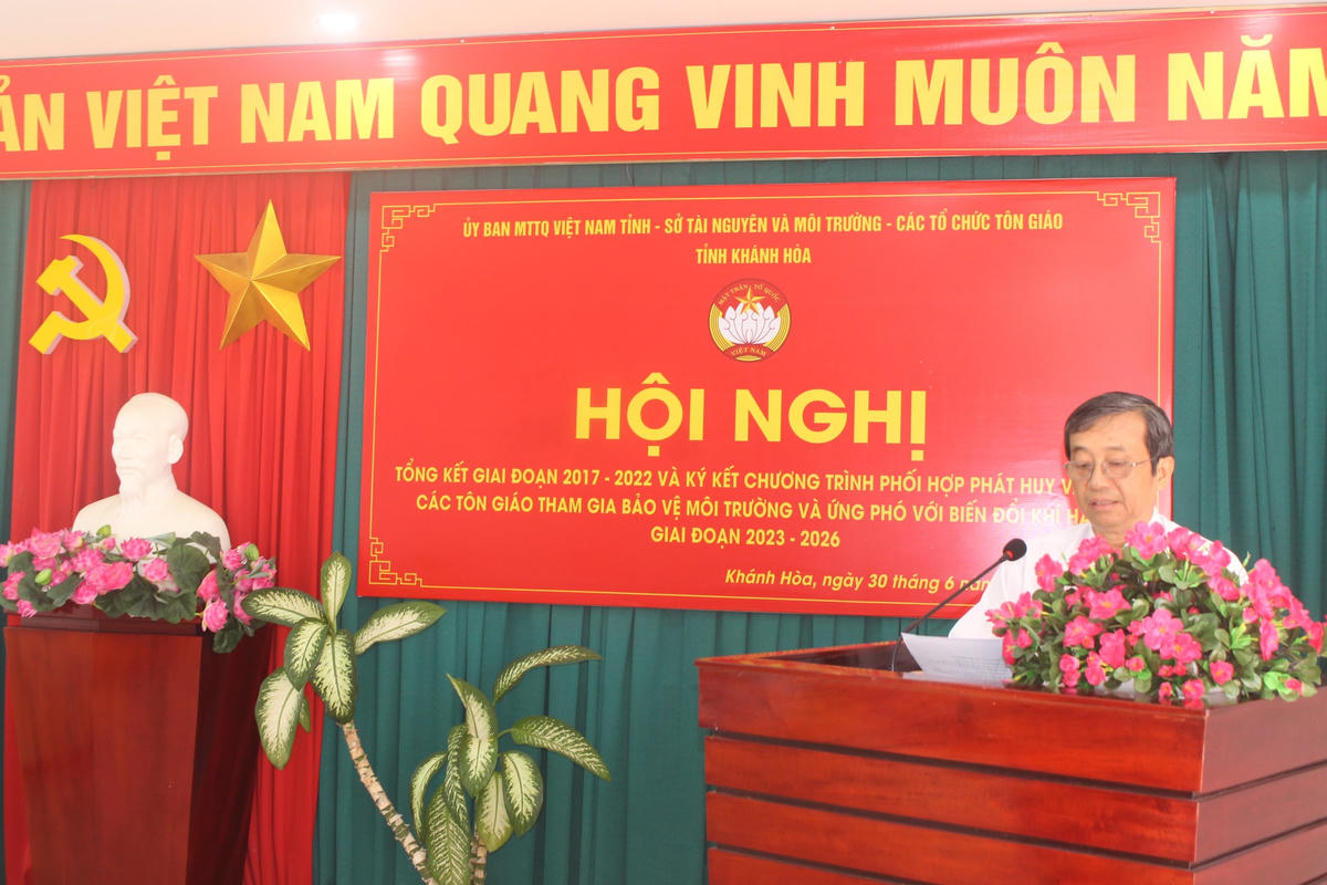 Ông Cao Ngọc Tâm - Phó Chủ tịch Ủy ban MTTQ Việt Nam tỉnh Khánh Hòa đang phát biểu tại hội nghị.
