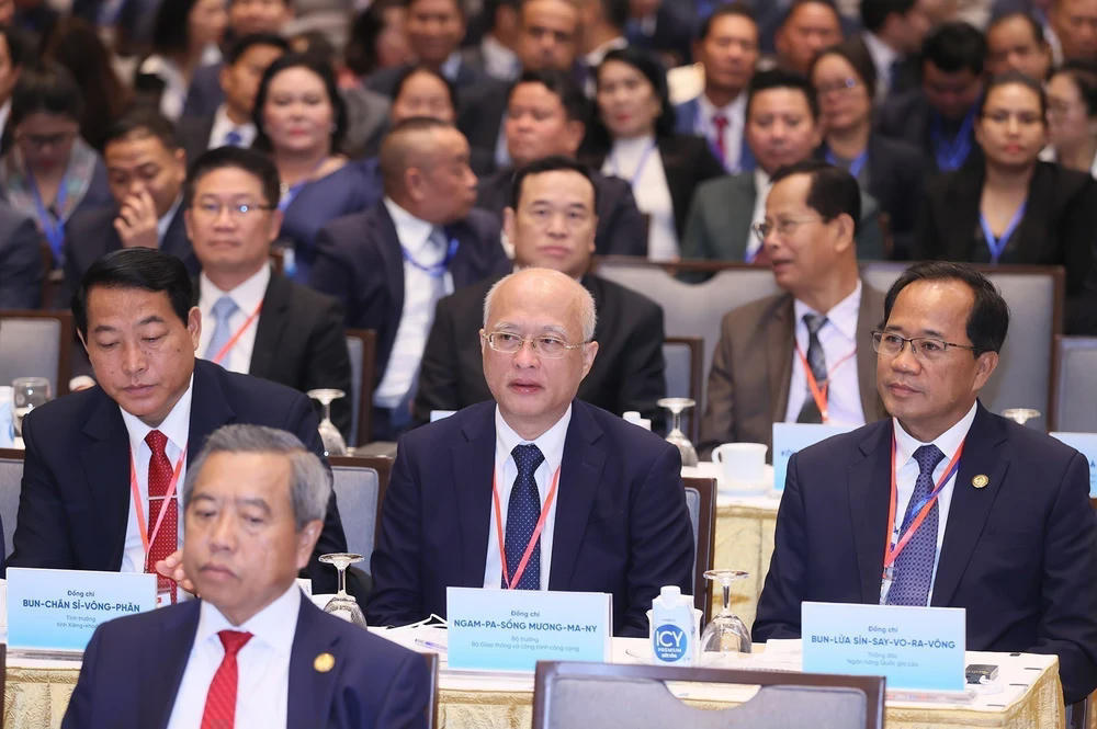 ttxvn-thu-tuong-pham-minh-chinh-va-thu-tuong-lao-sonexay-siphandone-du-hoi-nghi-hop-tac-dau-tu-viet-nam-lao-5-6597.jpg