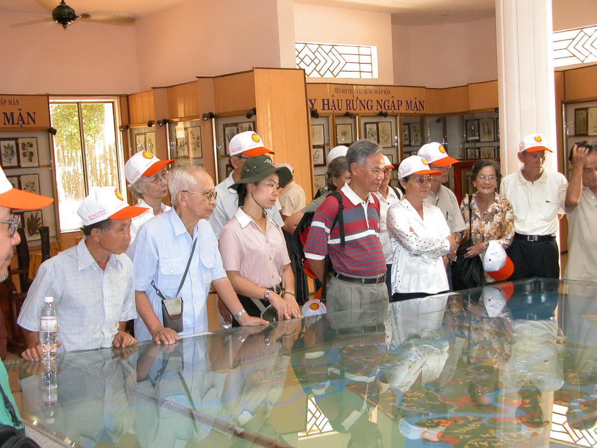 Hoạt động về nguồn của các chuyên gia, trí thức kiều bào tại Di tích lịch sử Cần Giờ, TPHCM.