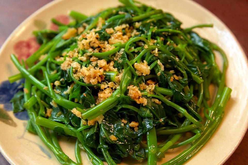 Rau xào mà có nước mắm rưới vào thì ngon đứt lưỡi.