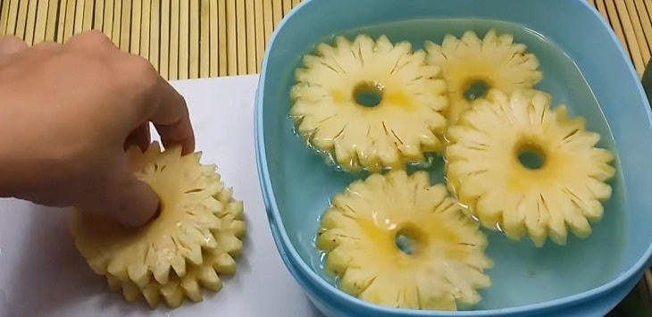 Sơ chế thơm.