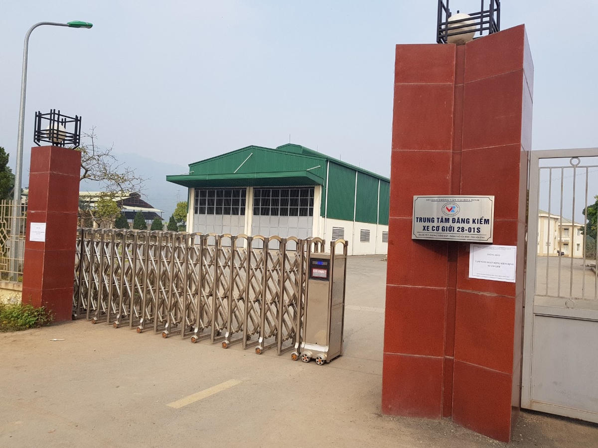 Trung tâm Đăng kiểm xe cơ giới 28-01S tại xóm Khoang xanh, phường Thống Nhất, TP Hòa Bình vẫn đang tạm dừng hoạt động từ ngày 9/1.