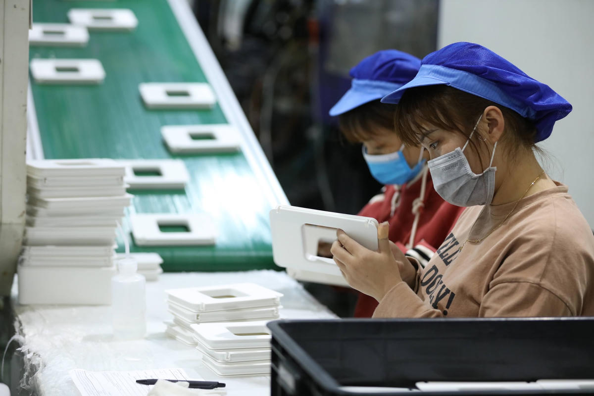 Việt Nam được các quốc gia đánh giá có nguồn lao động dồi dào và trẻ, trình độ ngày càng được nâng cao. Ảnh: Quang Vinh.