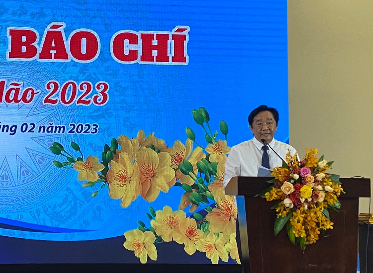 Ông Nguyễn Hoàng Thao phát biểu tại buổi họp mặt báo chí.