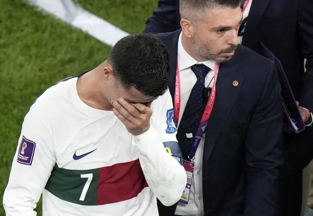 Cristiano Ronaldo viết tâm thư sau khi giấc mơ World Cup tan vỡ