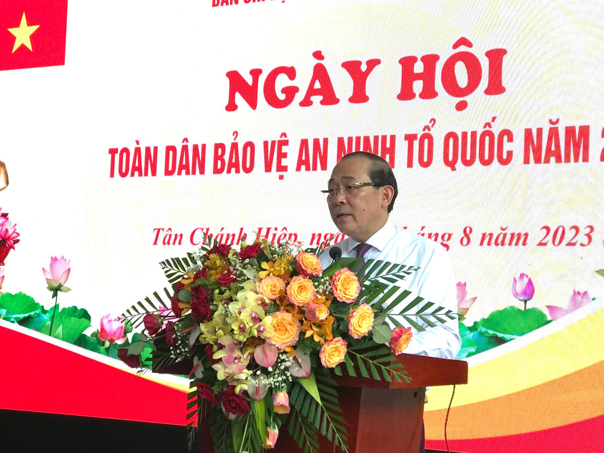 Ông Hoàng Công Thuỷ, Phó Chủ tịch UBTƯ MTTQ Việt Nam phát biểu tại Ngày hội.