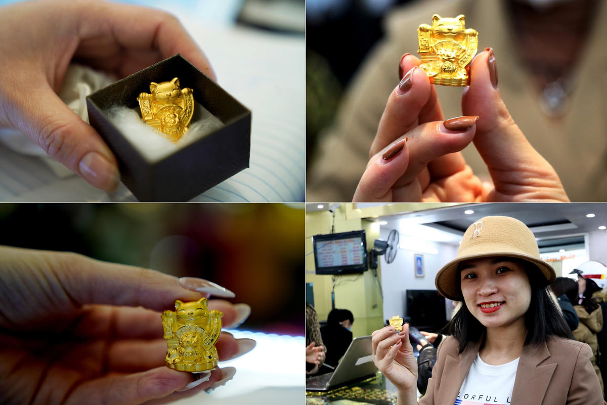 "Tôi thấy sản phẩm mèo thần tài với trọng lượng 3 đến 5 chỉ rất đẹp và có ý nghĩa may mắn nên tôi có đặt trước tại hiệu vàng Mai Xuân 1 sản phẩm với hi vọng sẽ mang may mắn cho bản thân và gia đình trong năm mới", chị Bùi Diễm Phước (TP Hà Tĩnh) nói. 