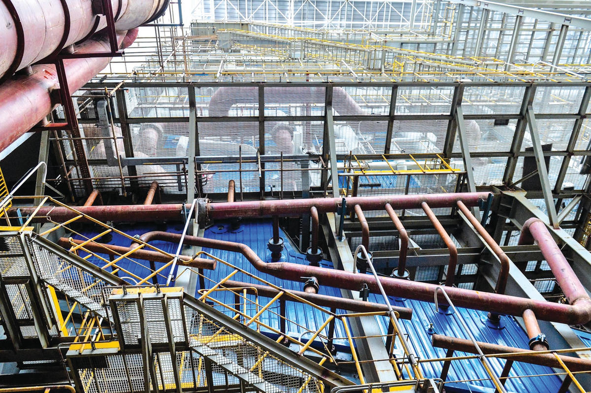 Nhà máy có hệ thống buồng đốt 3 tầng. Tầng một để sấy khô và đưa rác đến nhiệt độ cháy. Tầng 2 là tầng đốt rác chính và tầng 3 là đốt rác cho đến khi chỉ còn xỉ và tro.  