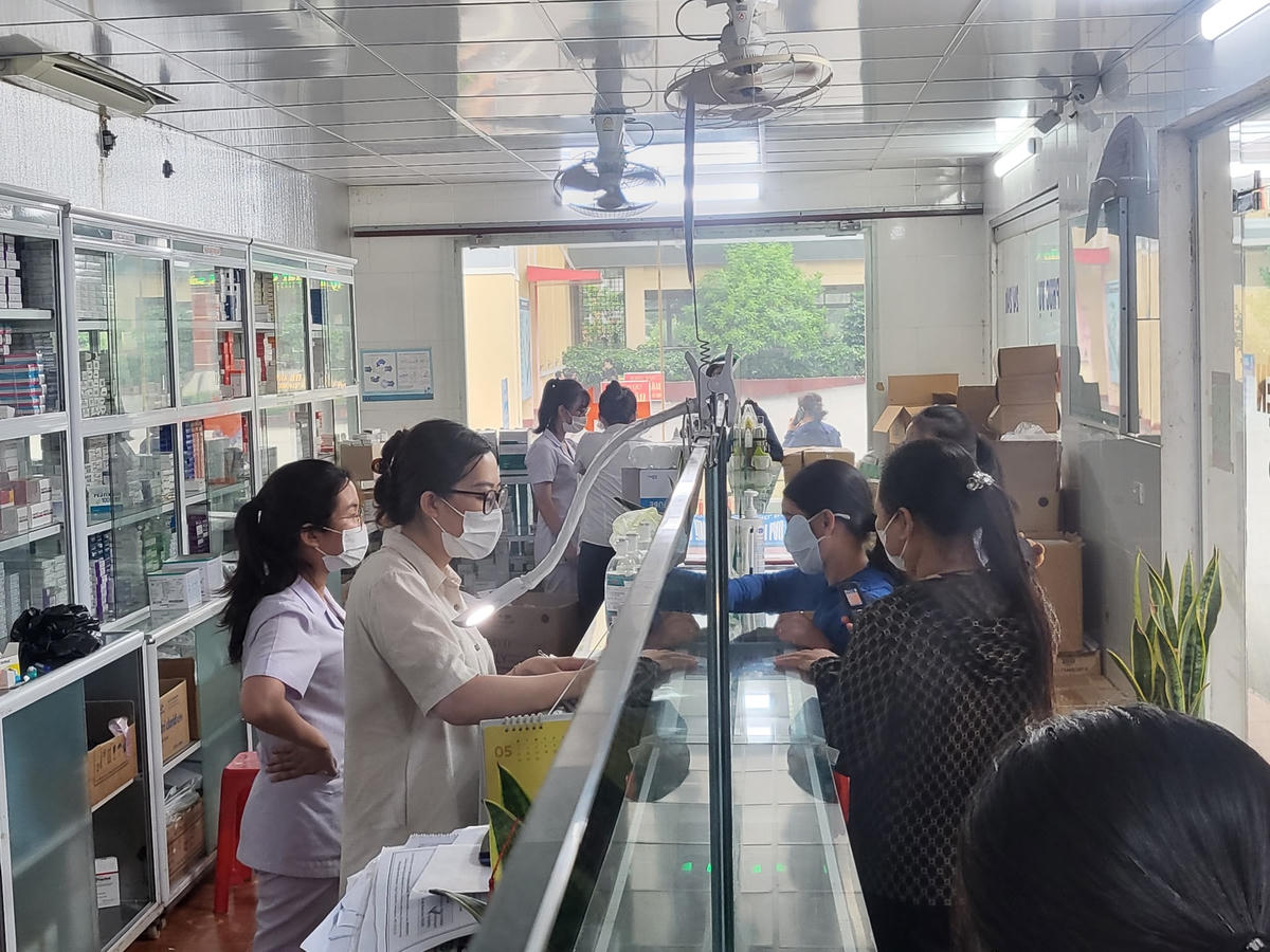Thiếu thiết bị, thuốc, vật tư, hóa chất, sinh phẩm ảnh hưởng đến quyền lợi của người tham gia bảo hiểm y tế, đặc biệt là hộ nghèo.