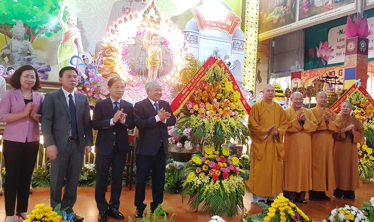 Chủ tịch UBTƯ MTTQ Việt Nam Đỗ Văn Chiến và đoàn công tác đã đến thăm, chúc mừng Ban Trị sự Giáo hội Phật giáo tỉnh Thanh Hóa nhân đại lễ Phật đản năm 2022.