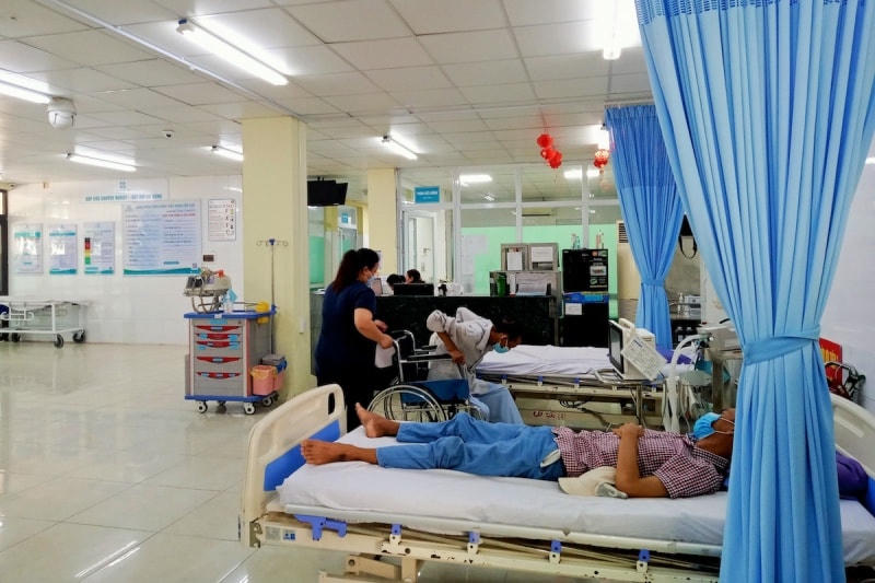  Du khách đến từ Hà Nội bị ngộ độc thực phẩm đang được theo dõi, chăm sóc y tế tại Bệnh viện 199. Ảnh Bệnh viện cung cấp.