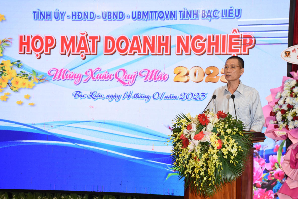 Ông Lê Chí Tôn, Chủ tịch Hiệp Hội Doanh Nghiệp Tỉnh Bạc Liêu phát biểu tại buổi họp mặt.