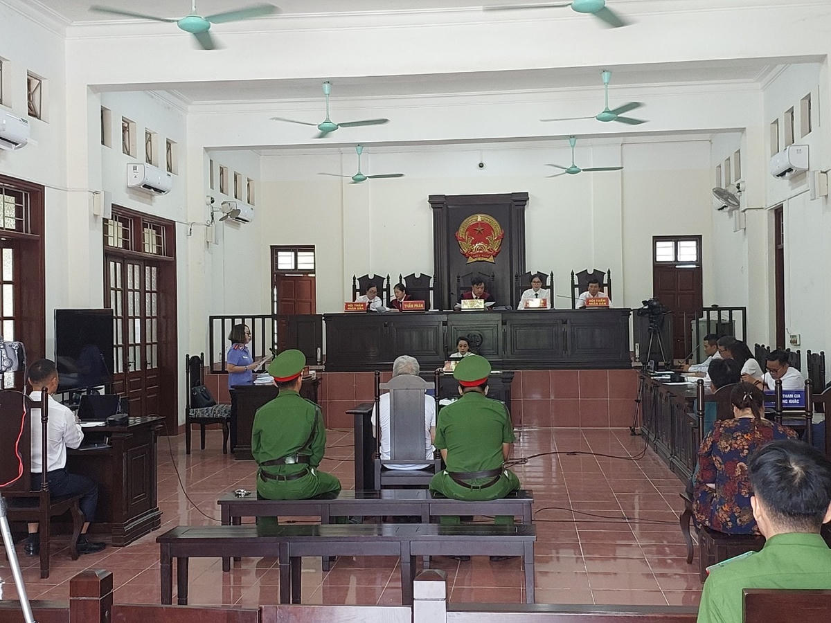 Toàn cảnh phiên toà xét xử.