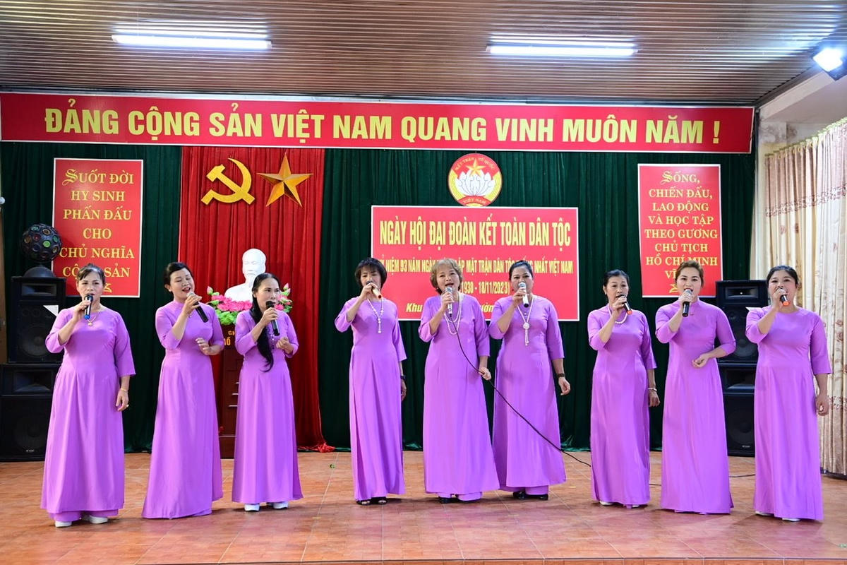 Tiết mục văn nghệ được các cô thể hiện rất ấn tượng, giàu cảm xúc