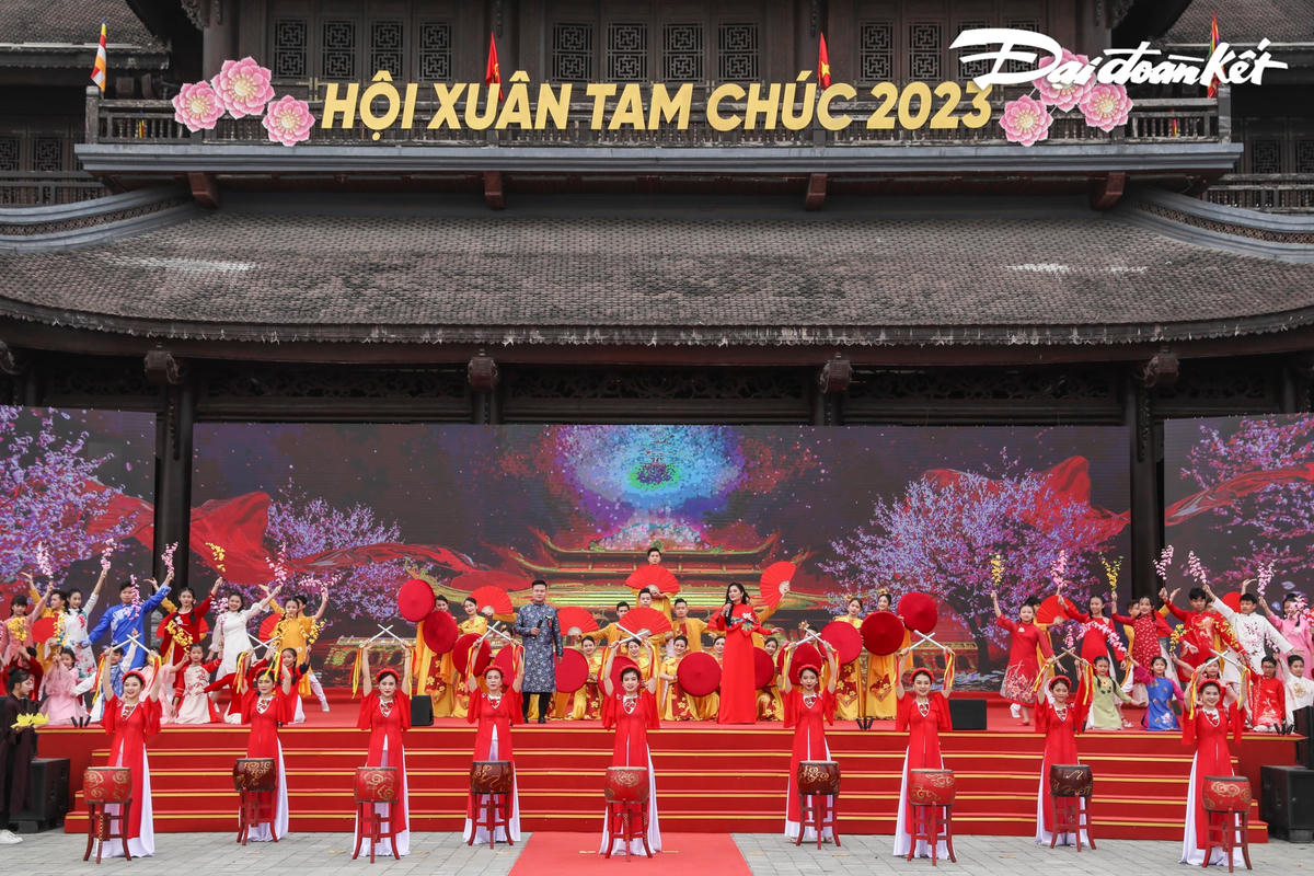 Tiết mục biểu diễn văn nghệ chào mừng Hội xuân Tam Chúc 2023.