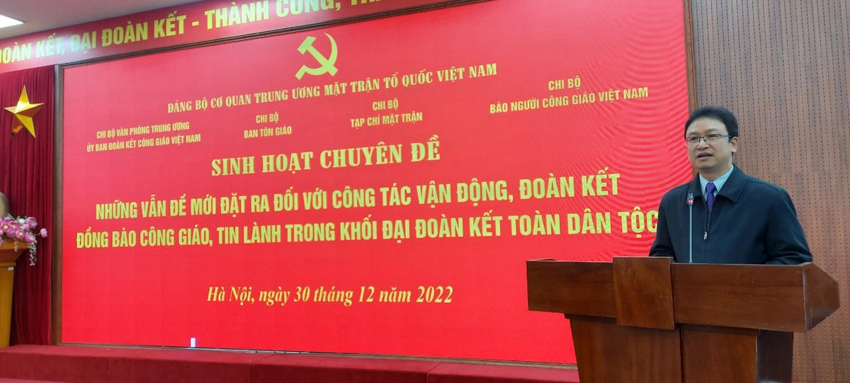 Ông Nguyễn Văn Thanh, Bí thhư Chi bộ, Trưởng ban Tôn giáo UBTƯ MTTQ Việt Nam phát biểu tại buổi sinh hoạt chuyên đề