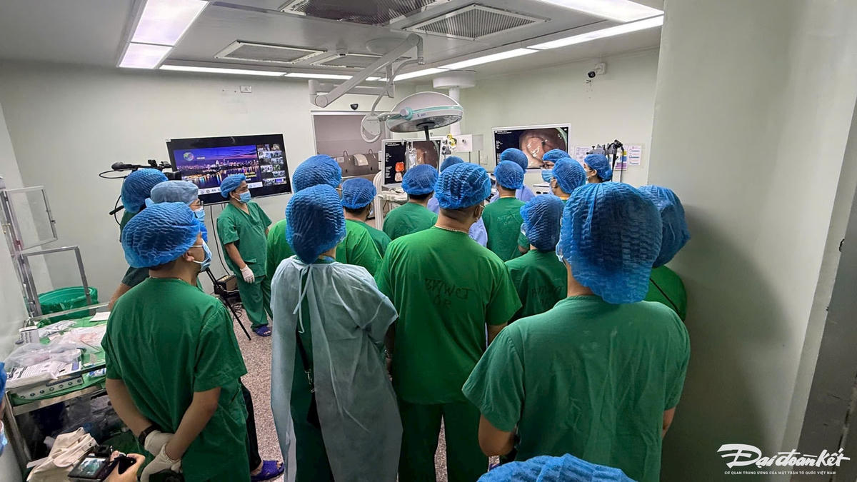 Truyền hình trực tiếp từ phòng nội soi BVĐKTWCT