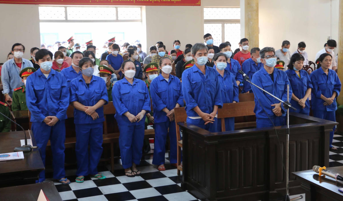 Các bị cáo tại toà.