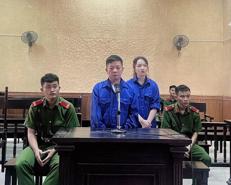 Bị cáo Phạm Văn Cường và Lê Thị Thạch Thảo tại phiên xét xử.