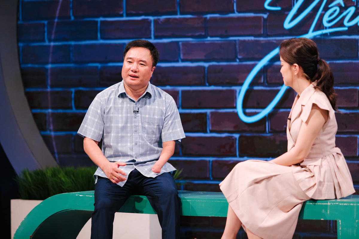 Câu chuyện của thầy giáo Hương khiến khán giả "Trạm yêu thương" vô cùng xúc động. 