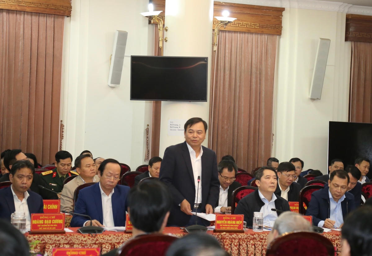 Đại diện các bộ ngành phát biểu thảo luận.